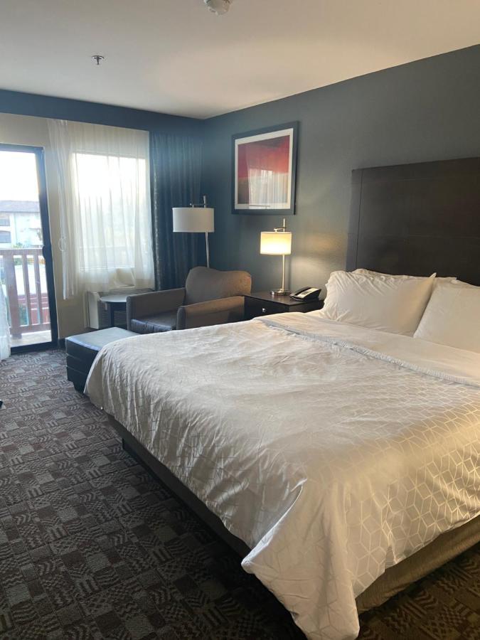 Holiday Inn Express Hotel & Suites Solana Beach-Del Mar By Ihg Екстериор снимка