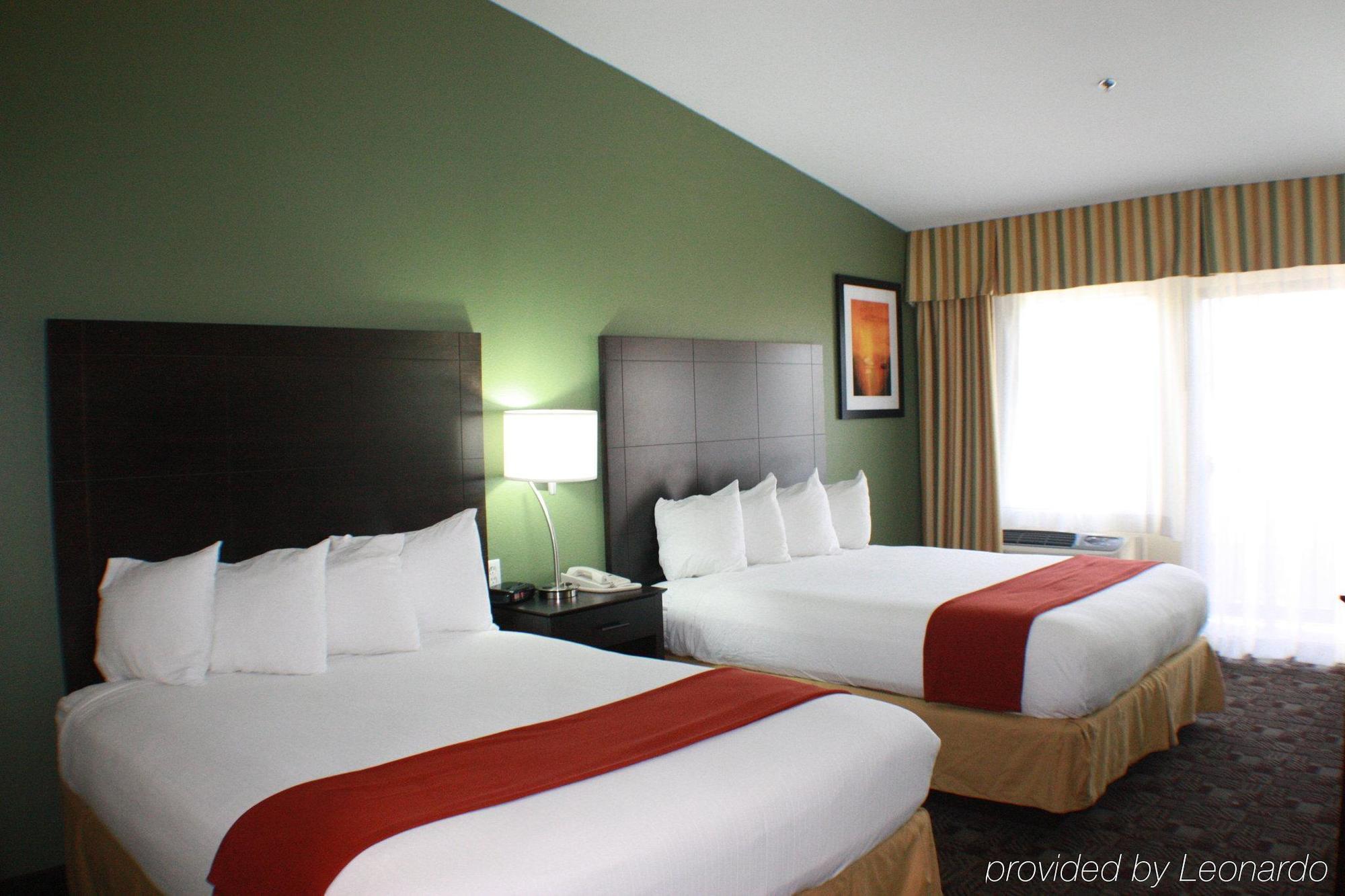 Holiday Inn Express Hotel & Suites Solana Beach-Del Mar, An Ihg Hotel Стая снимка